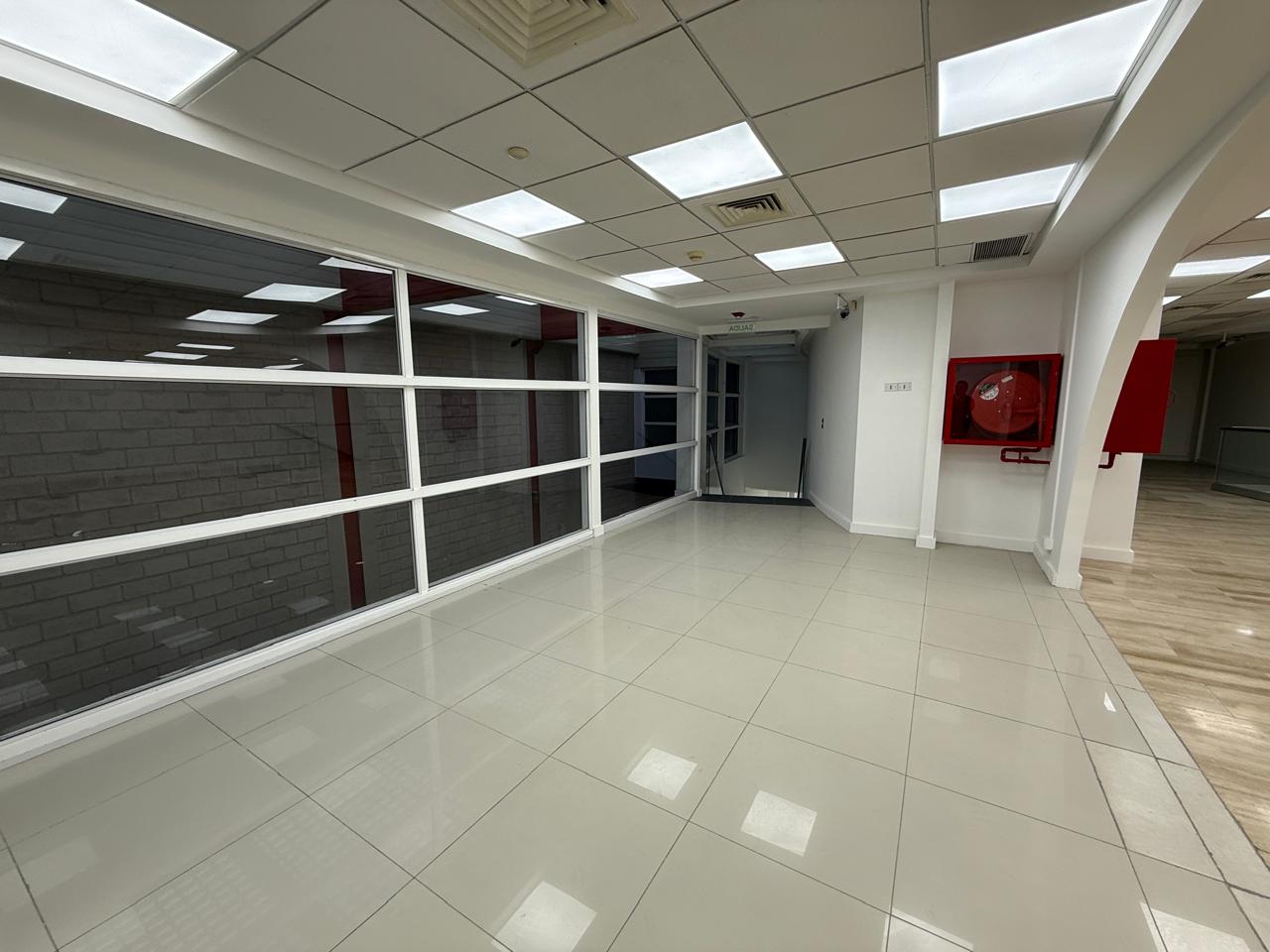 EXCELENTE LOCAL COMERCIAL EX- BANCO - PLENO CENTRO DE COPIAPO.- 