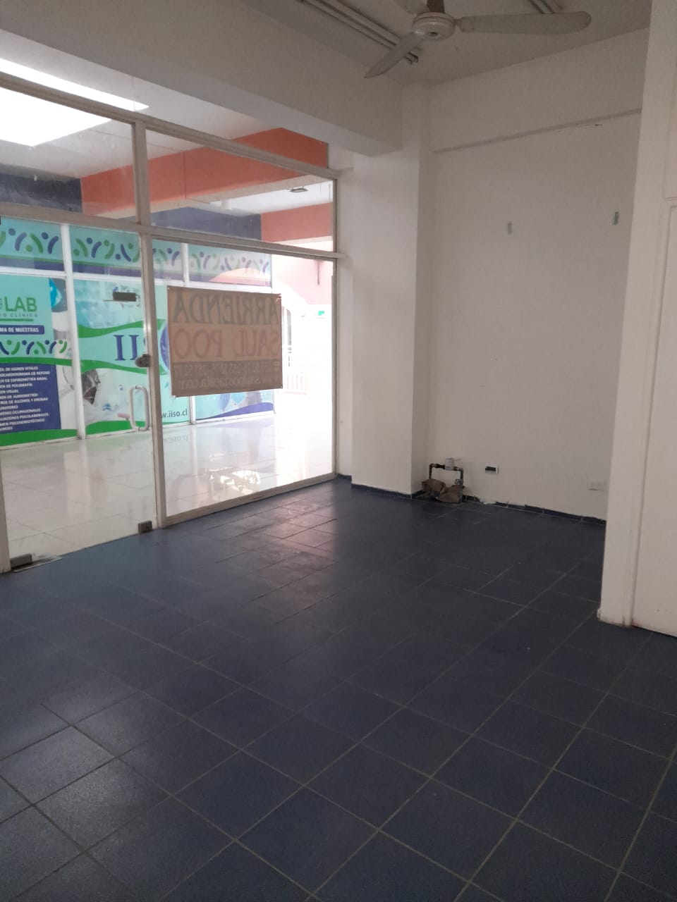 LOCAL COMERCIAL - PLAZA REAL.-_ H-211