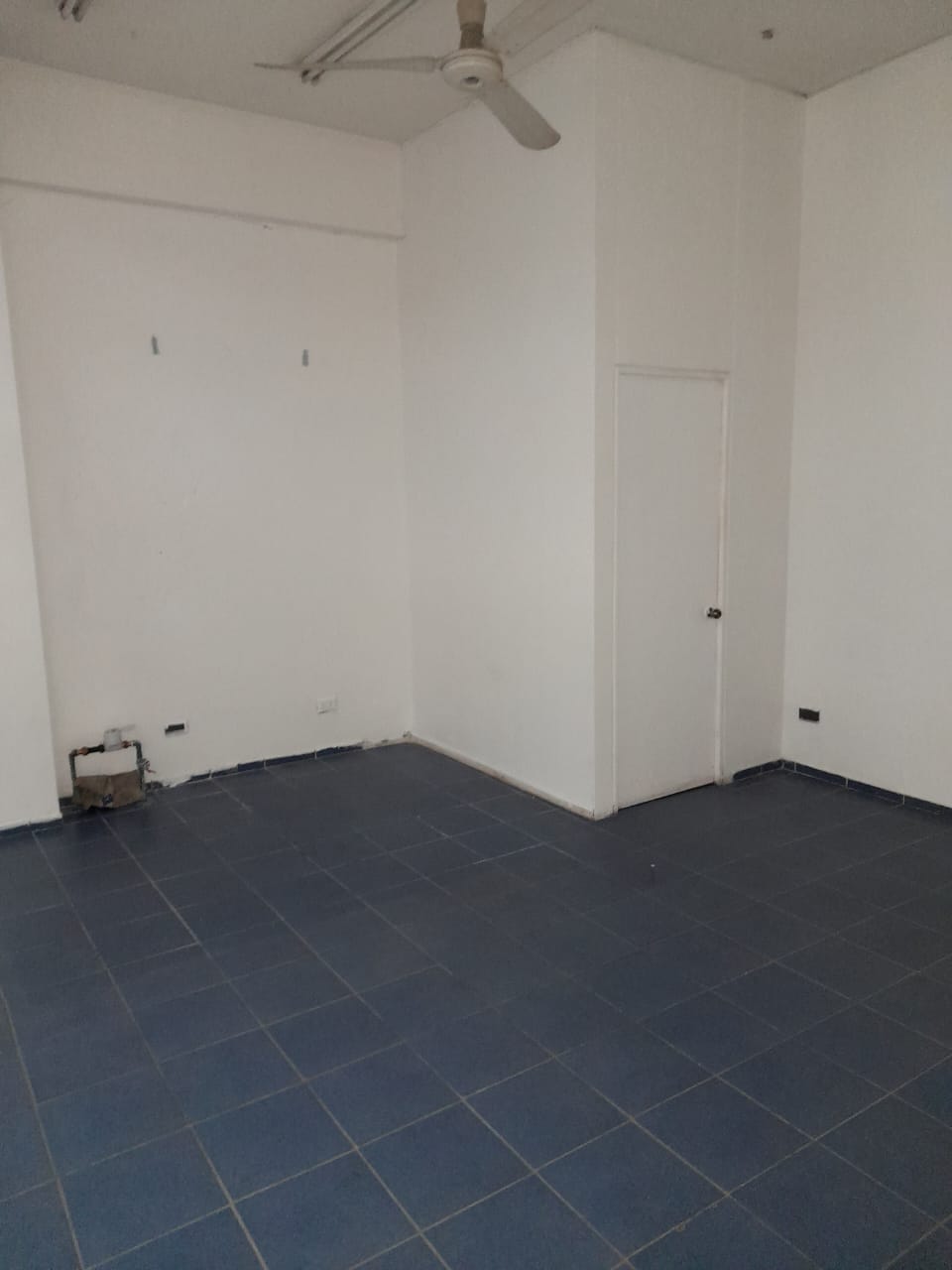 LOCAL COMERCIAL - PLAZA REAL.-_ H-211