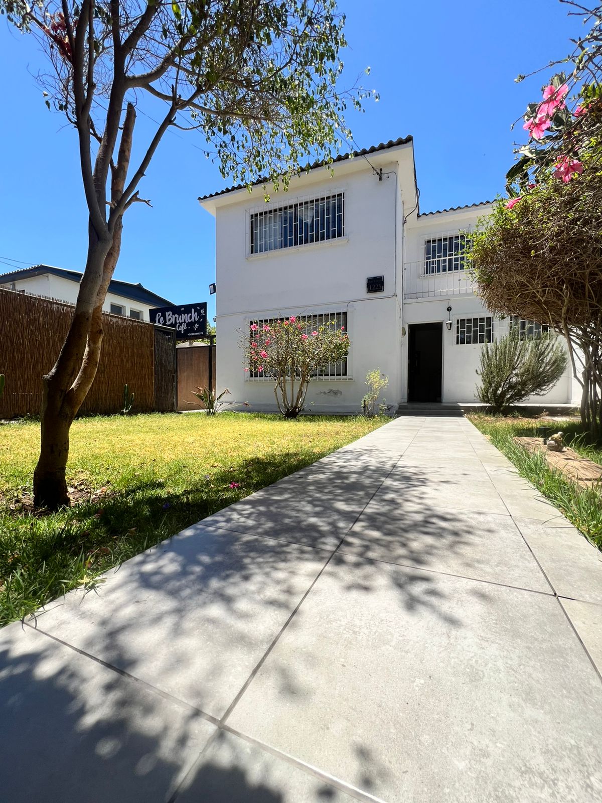 GRAN CASA SECTOR RESIDENCIAL - CALLE SAN ROMAN.-