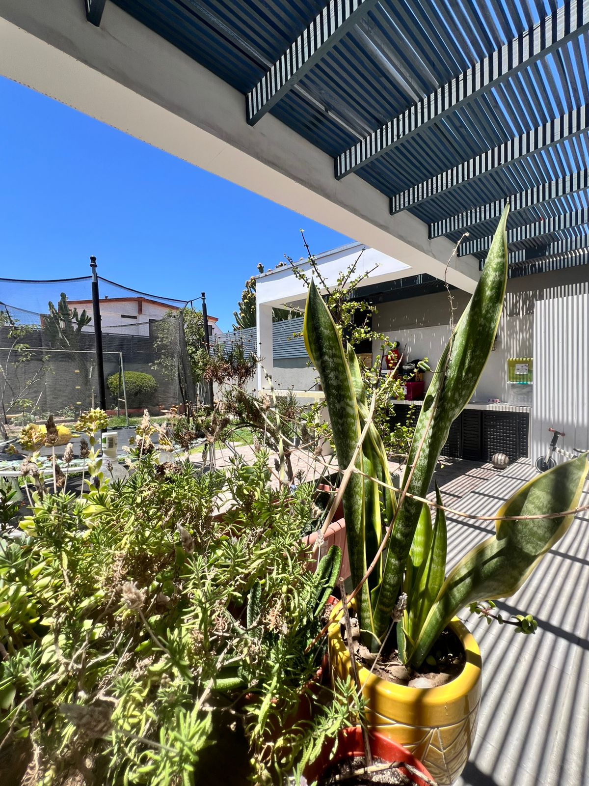 GRAN CASA SECTOR RESIDENCIAL - CALLE SAN ROMAN.-