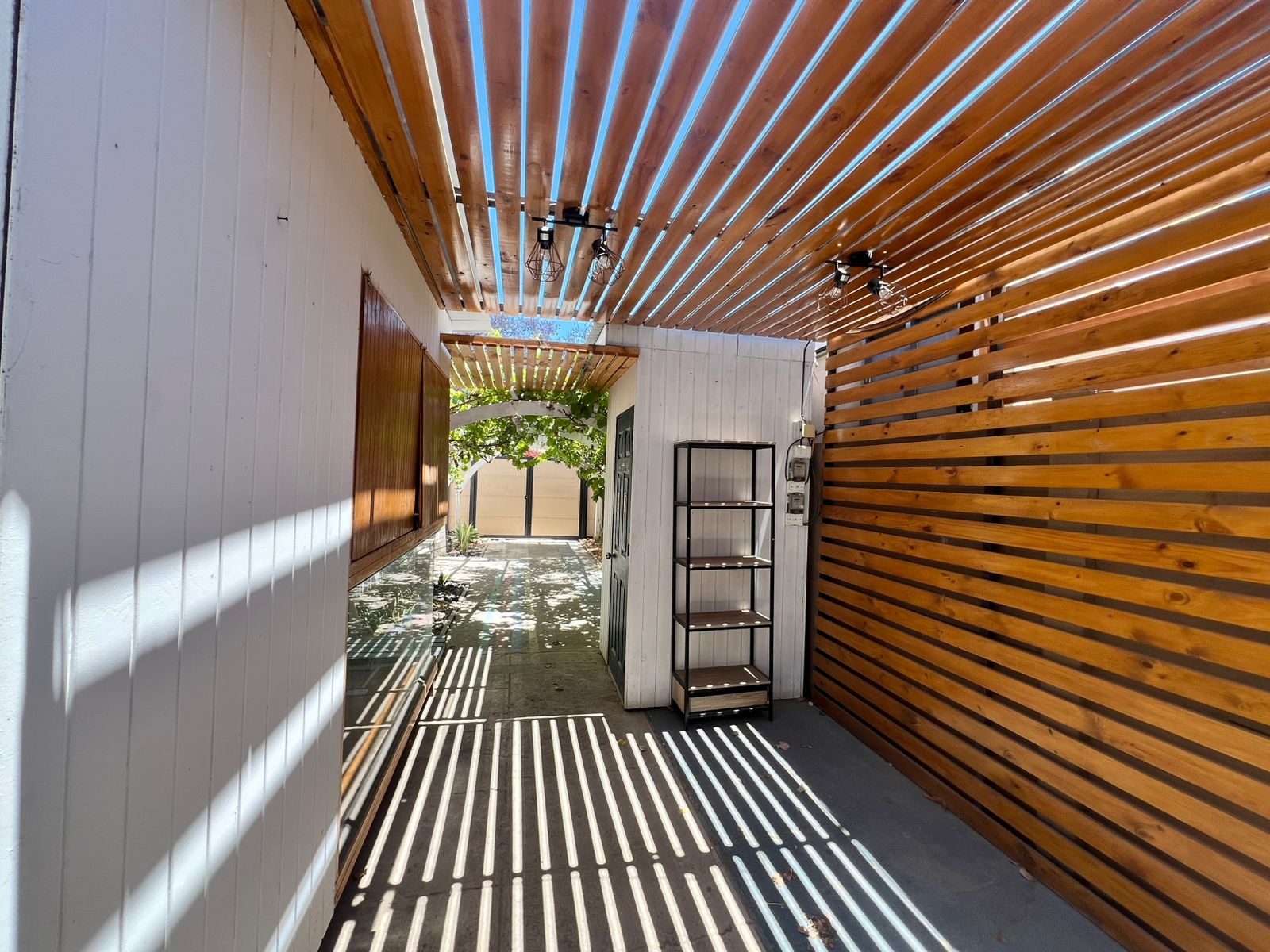 GRAN CASA SECTOR RESIDENCIAL - CALLE SAN ROMAN.-