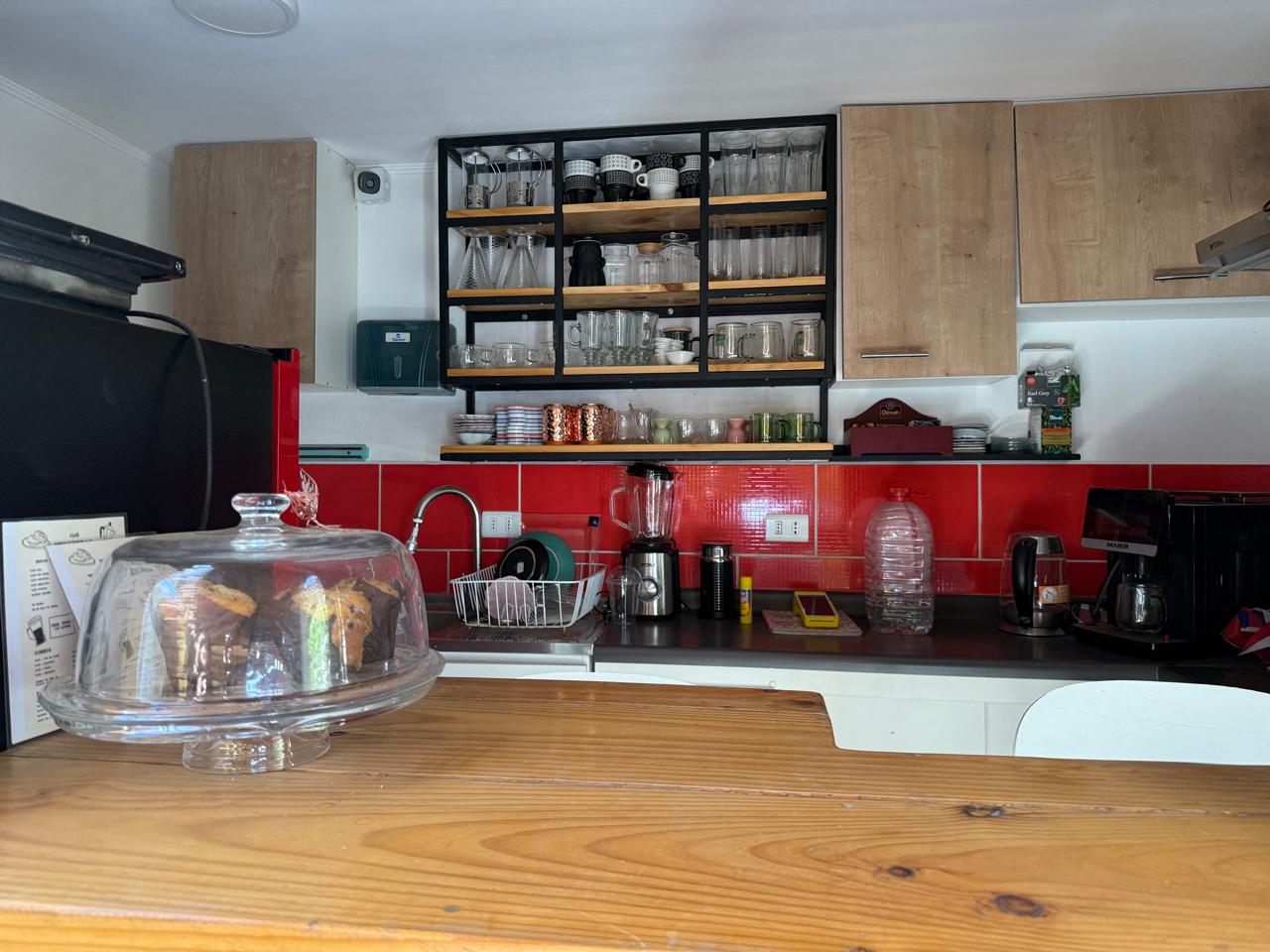 GRAN CASA SECTOR RESIDENCIAL - CALLE SAN ROMAN.-