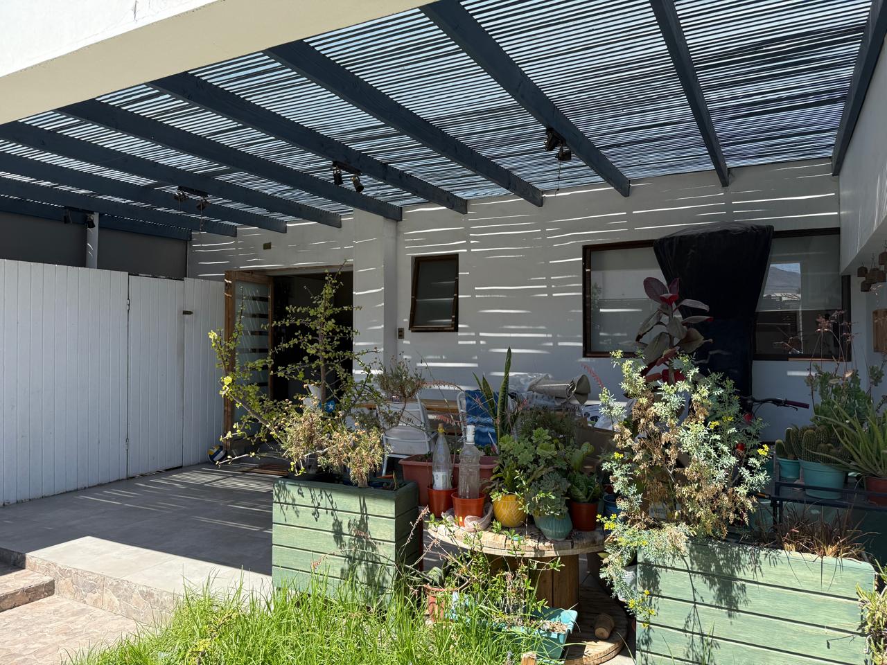 GRAN CASA SECTOR RESIDENCIAL - CALLE SAN ROMAN.-