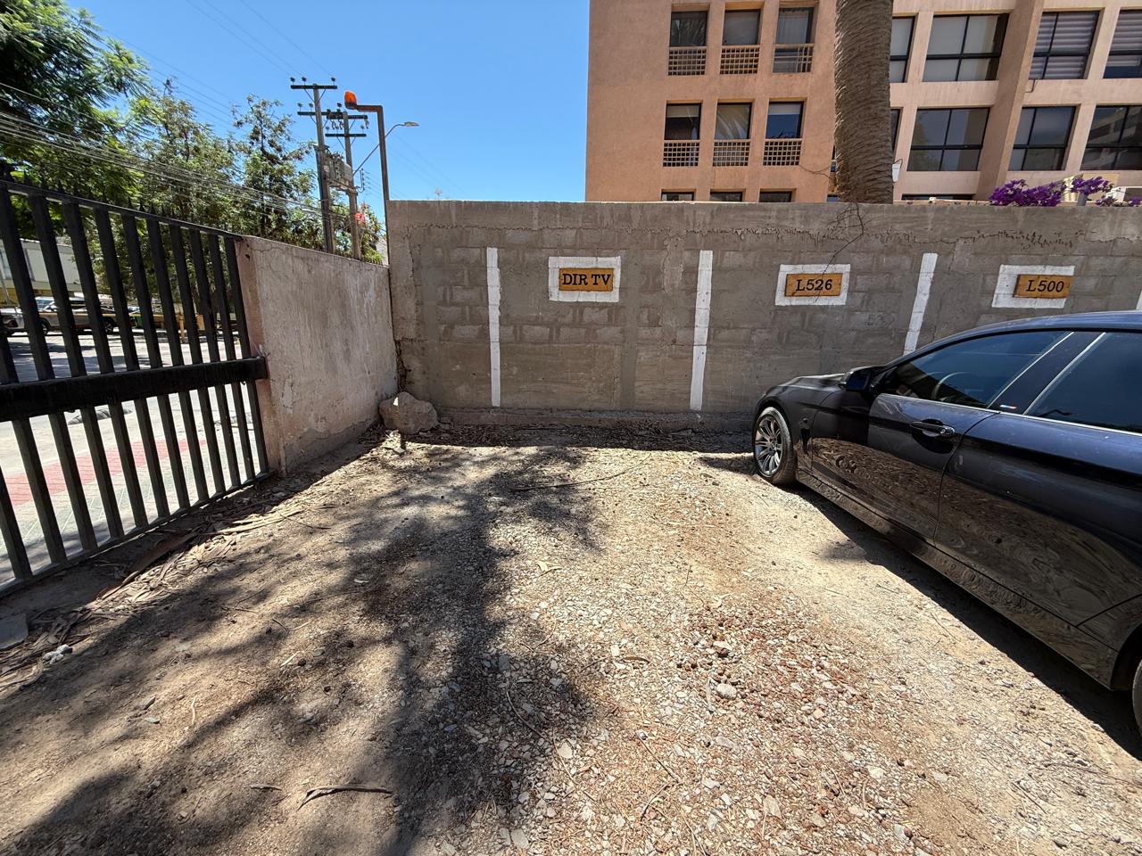 LOCAL COMERCIAL A PASOS DE PLAZA DE ARMAS.-