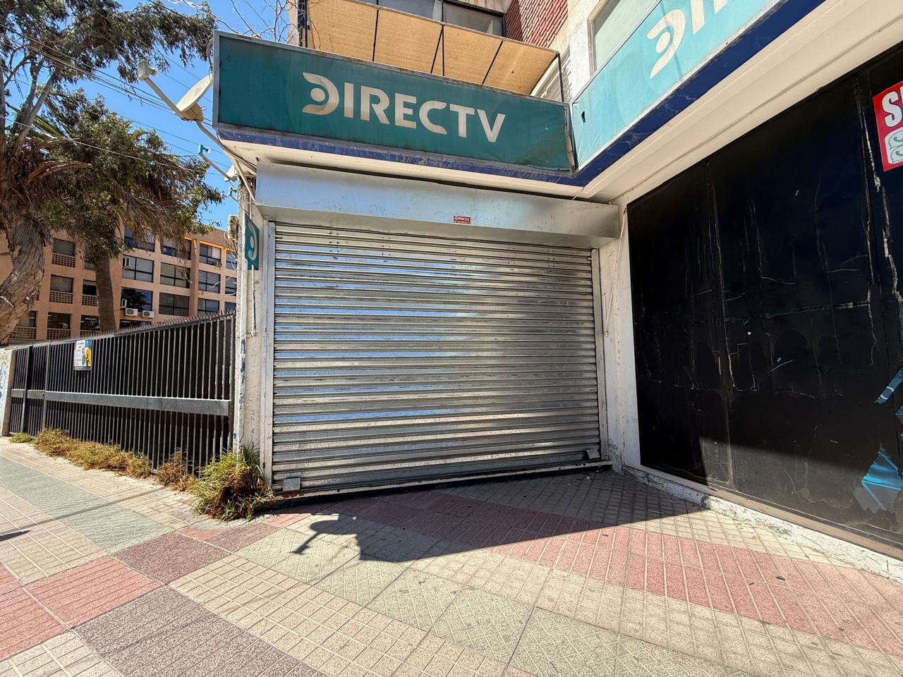 LOCAL COMERCIAL A PASOS DE PLAZA DE ARMAS.-