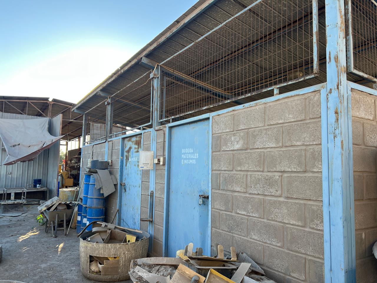 EXCELENTE TERRENO, GALPON/OFICINA Y CASA.-