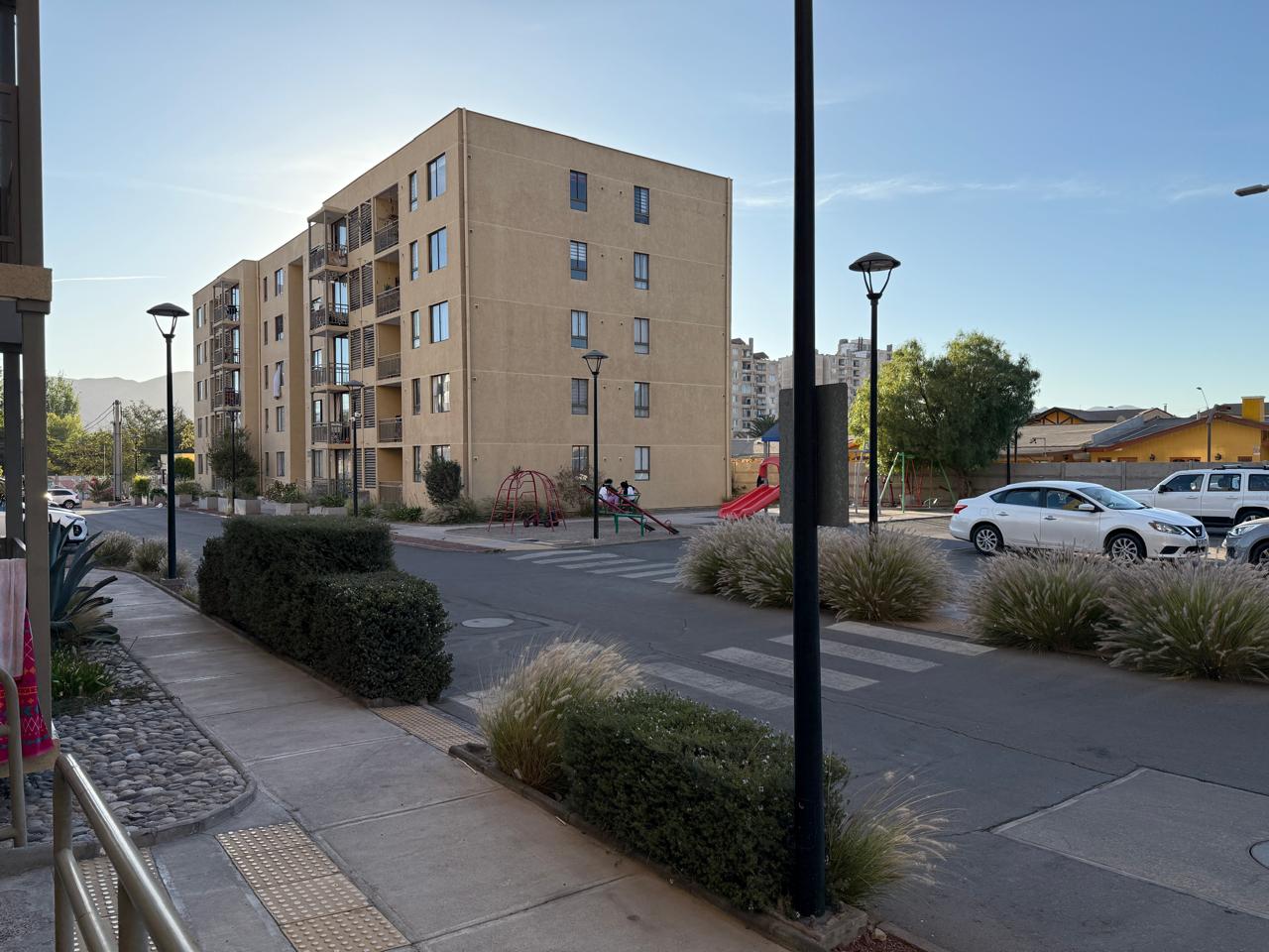 DEPTO._COND. _EL CONQUISTADOR - CALLE LEONIDAS PEREZ.-