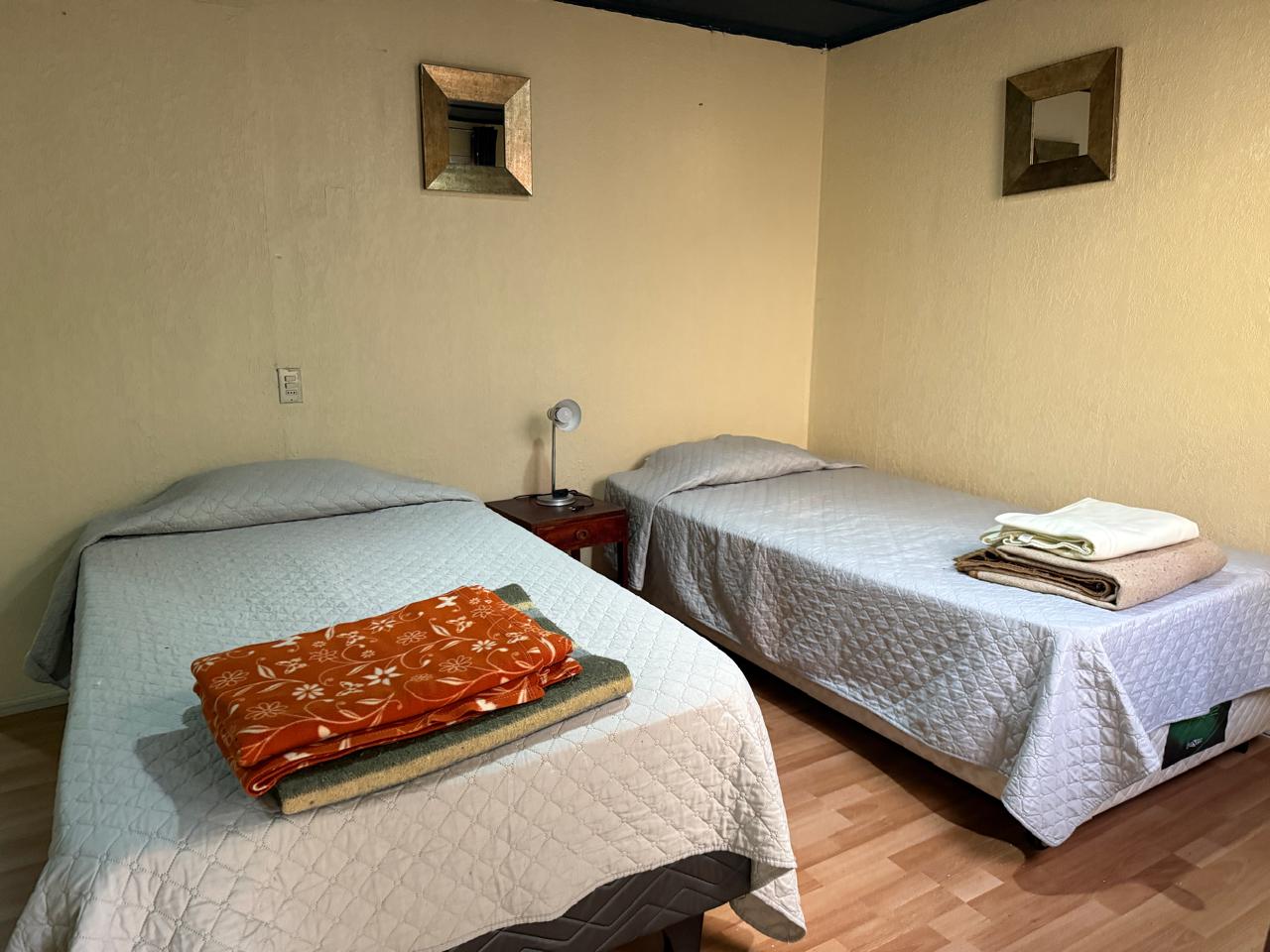 SOLO EMPRESAS - GRAN HOSTAL - AV. CIRCUNVALACION.-