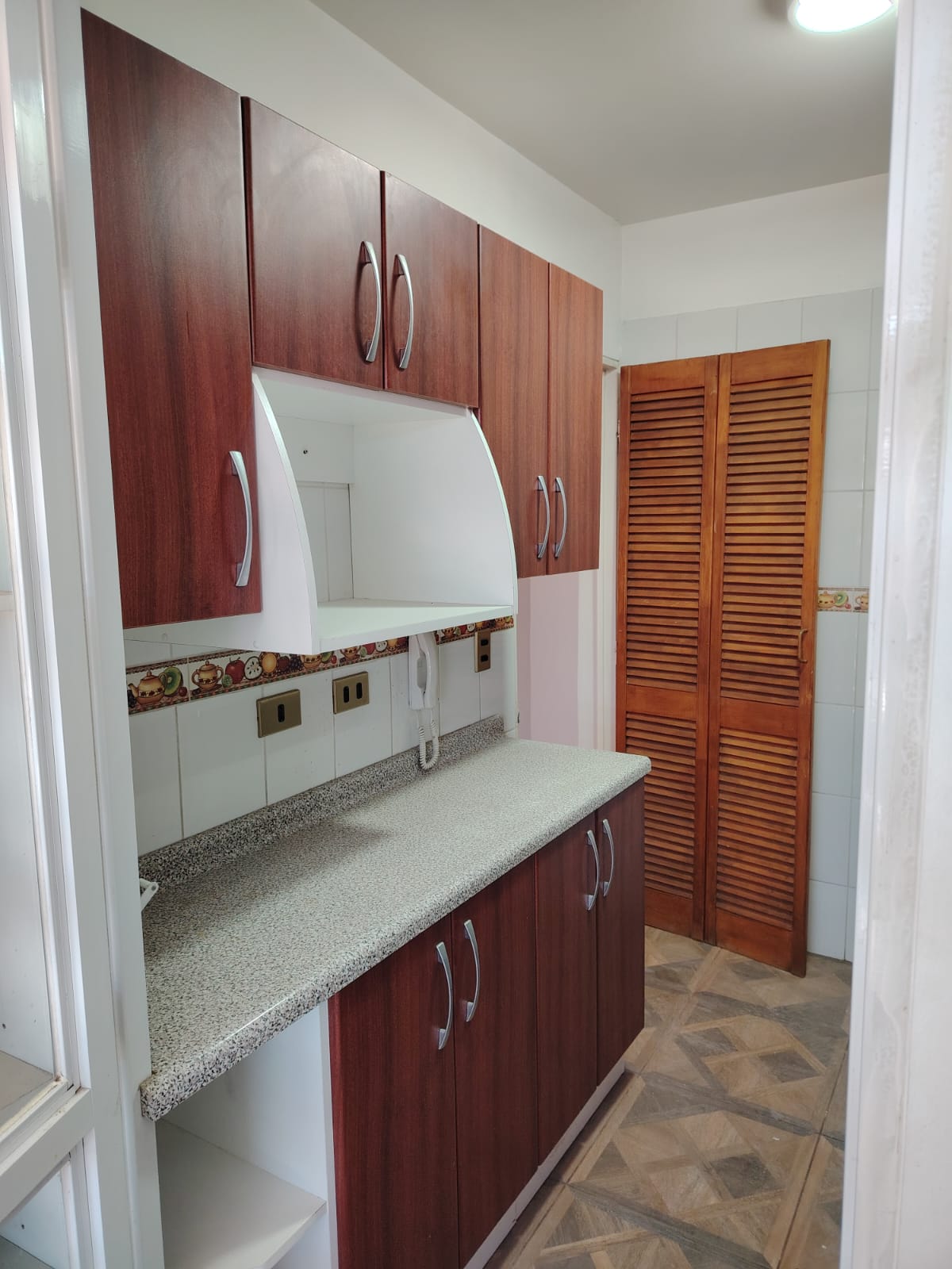 EDIFICIO PLAZA REAL - PLENO CENTRO.-