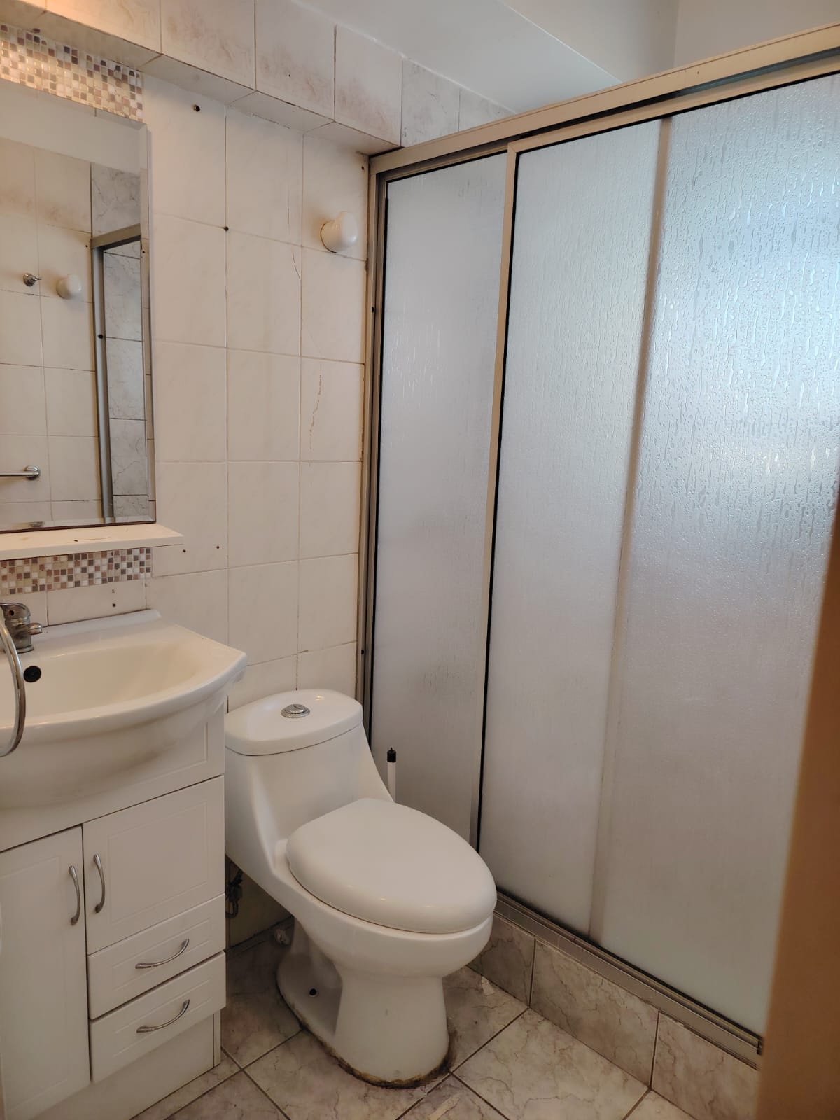 EDIFICIO PLAZA REAL - PLENO CENTRO.-