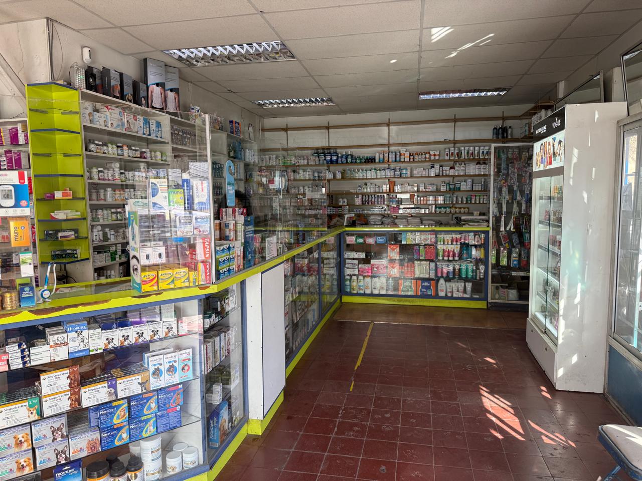 LOCAL COMERCIAL-PREFERENTEMENTE FARMACIA