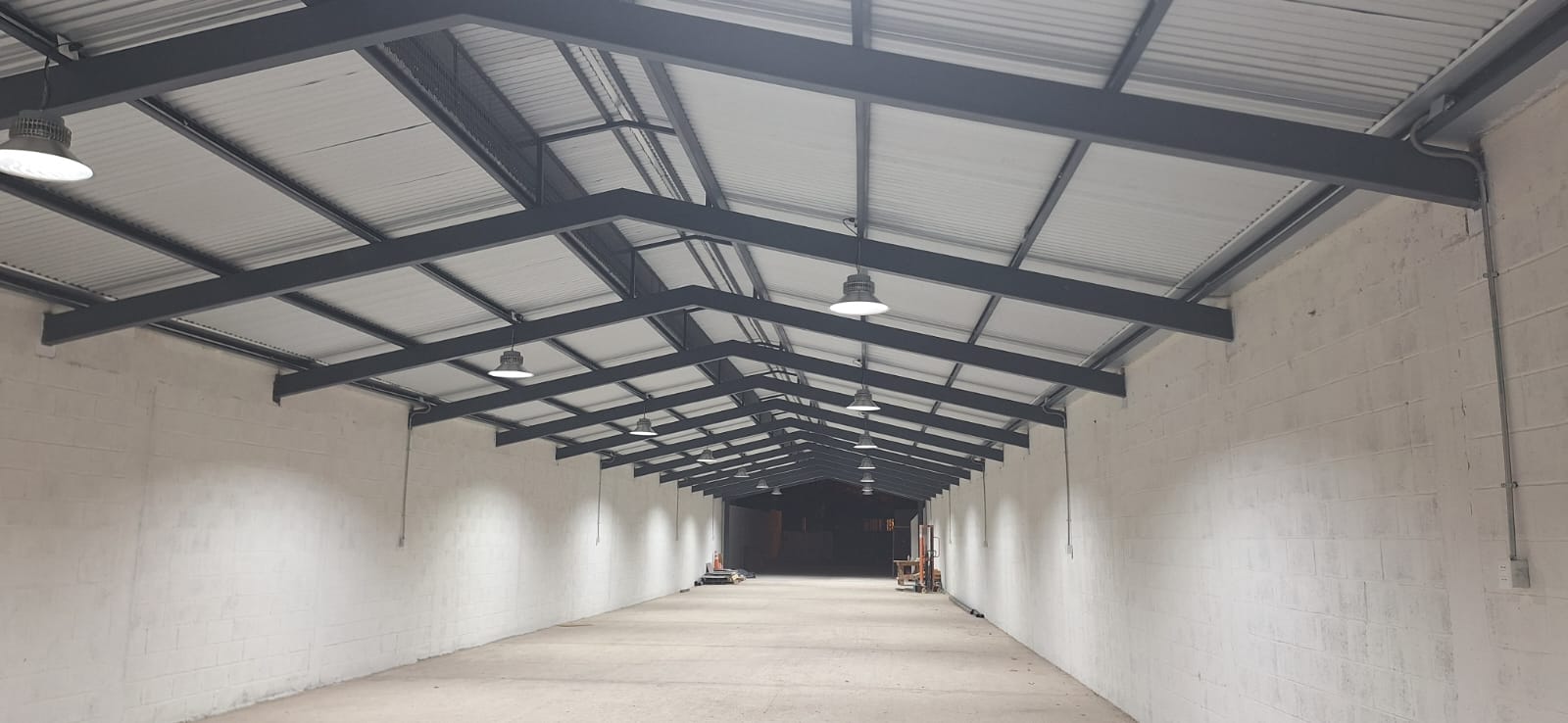 OFICINA MAS GALPONES - CALLE ATACAMA.-