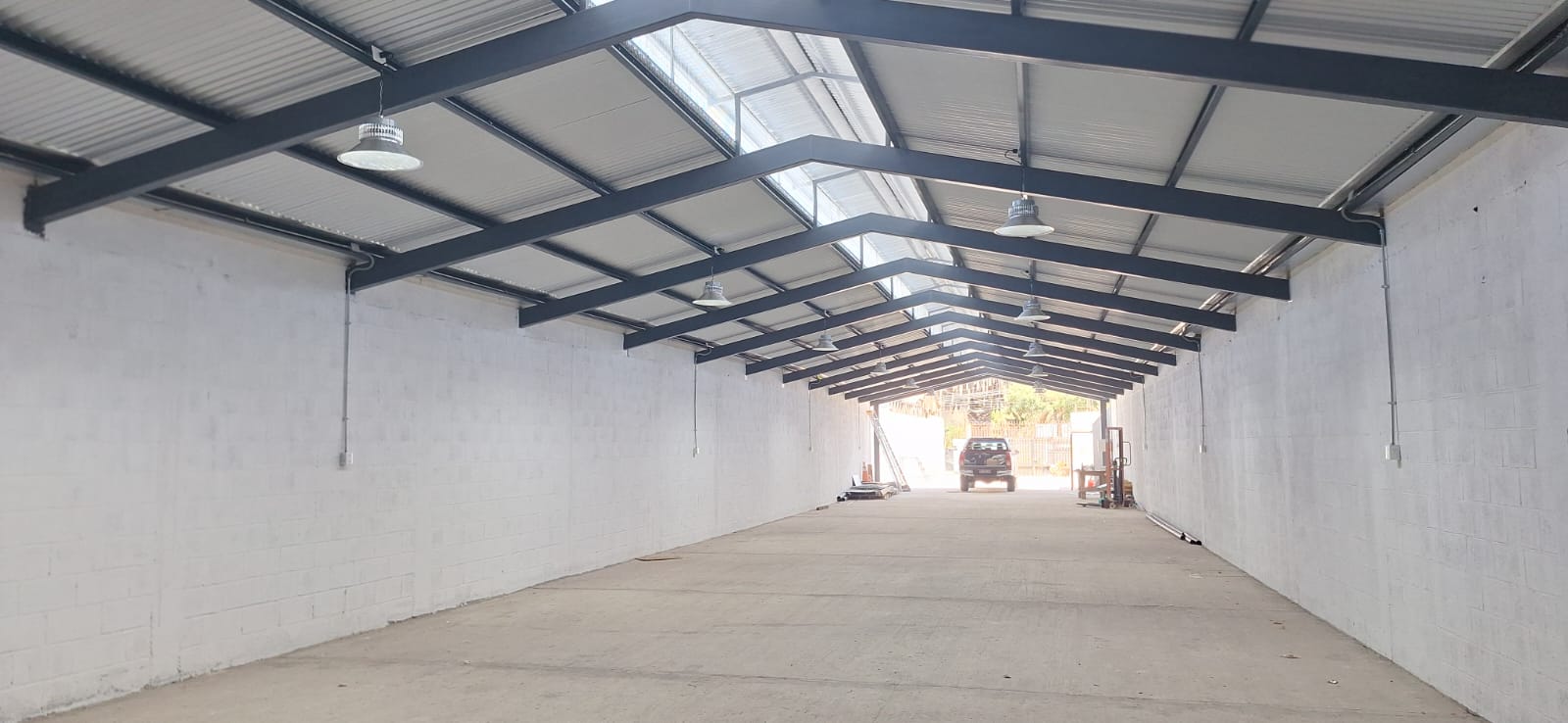 OFICINA MAS GALPONES - CALLE ATACAMA.-