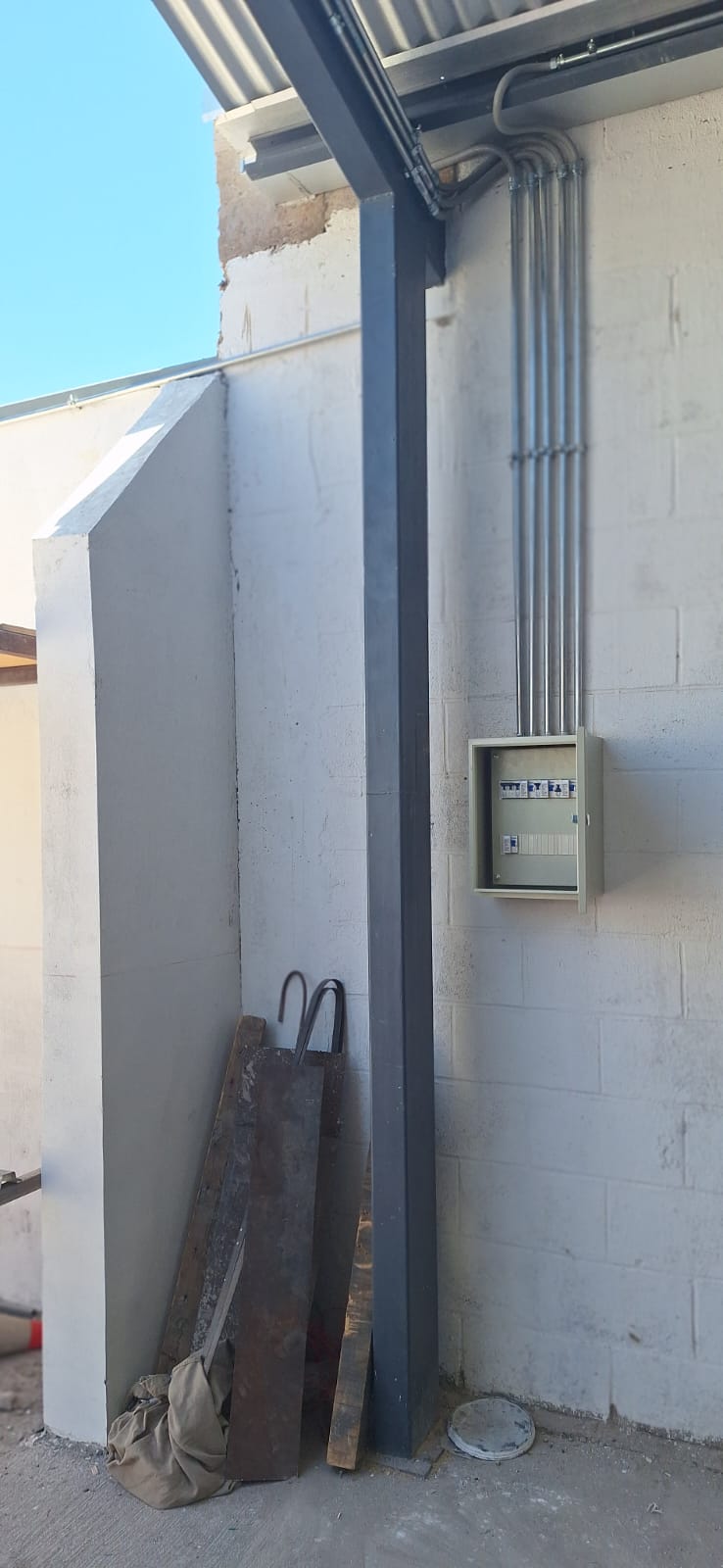 OFICINA MAS GALPONES - CALLE ATACAMA.-