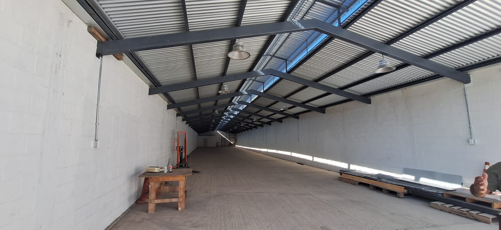 OFICINA MAS GALPONES - CALLE ATACAMA.-