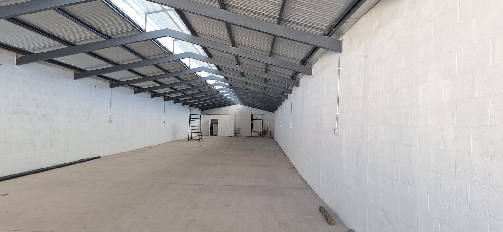 OFICINA MAS GALPONES - CALLE ATACAMA.-