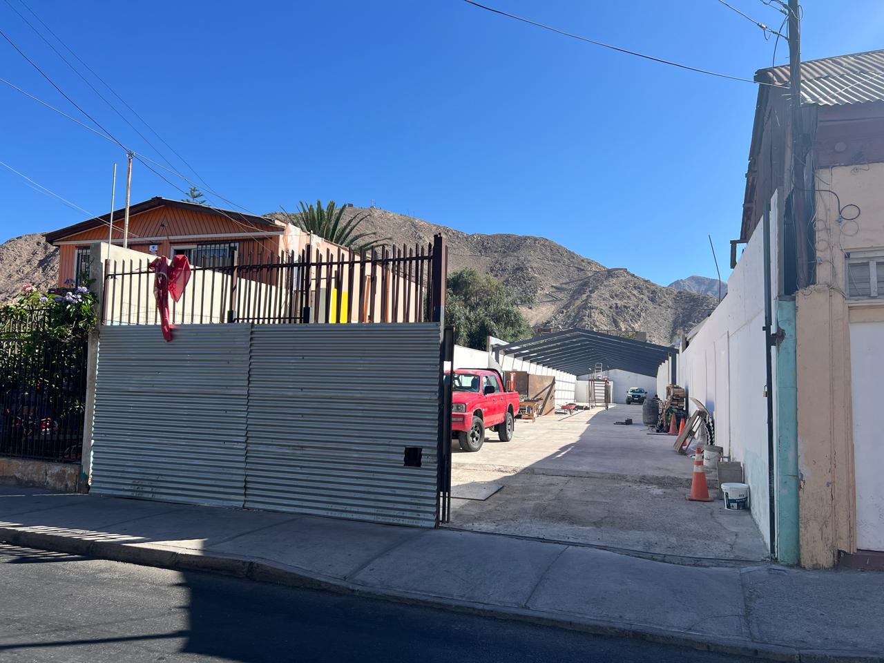 OFICINA MAS GALPONES - CALLE ATACAMA.-