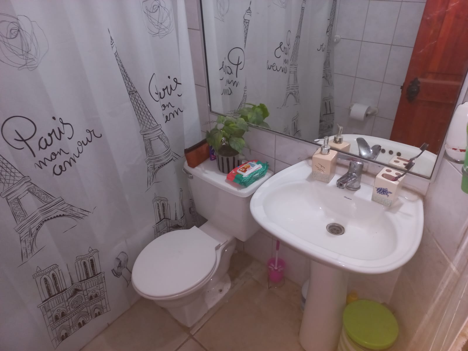 VILLA ARBOLEDA - PRINCIPALMENTE ESTUDIANTES/EMPRESAS.-