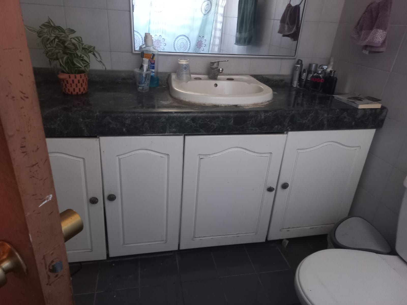 VILLA ARBOLEDA - PRINCIPALMENTE ESTUDIANTES/EMPRESAS.-