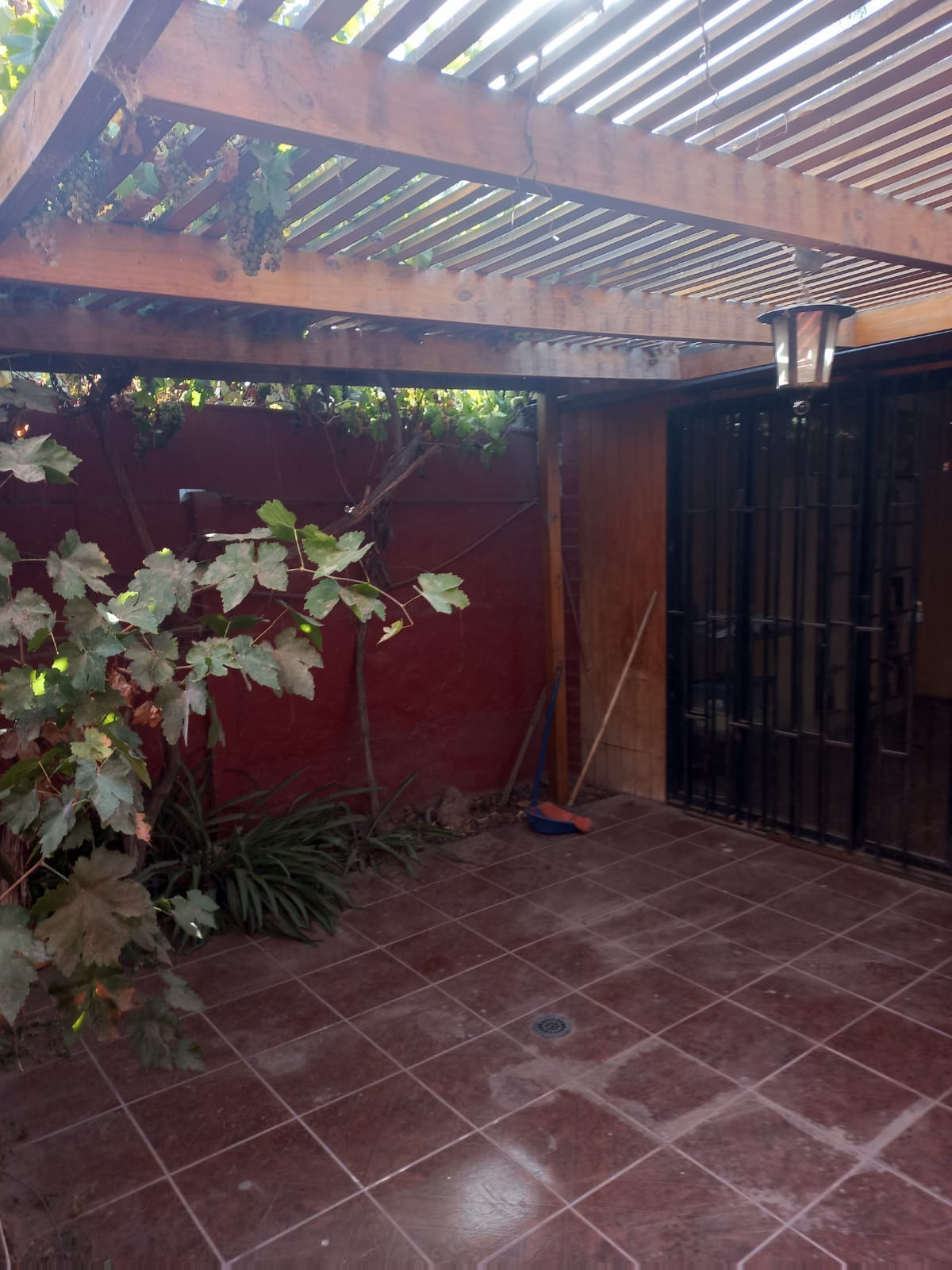 VILLA ARBOLEDA - PRINCIPALMENTE ESTUDIANTES/EMPRESAS.-