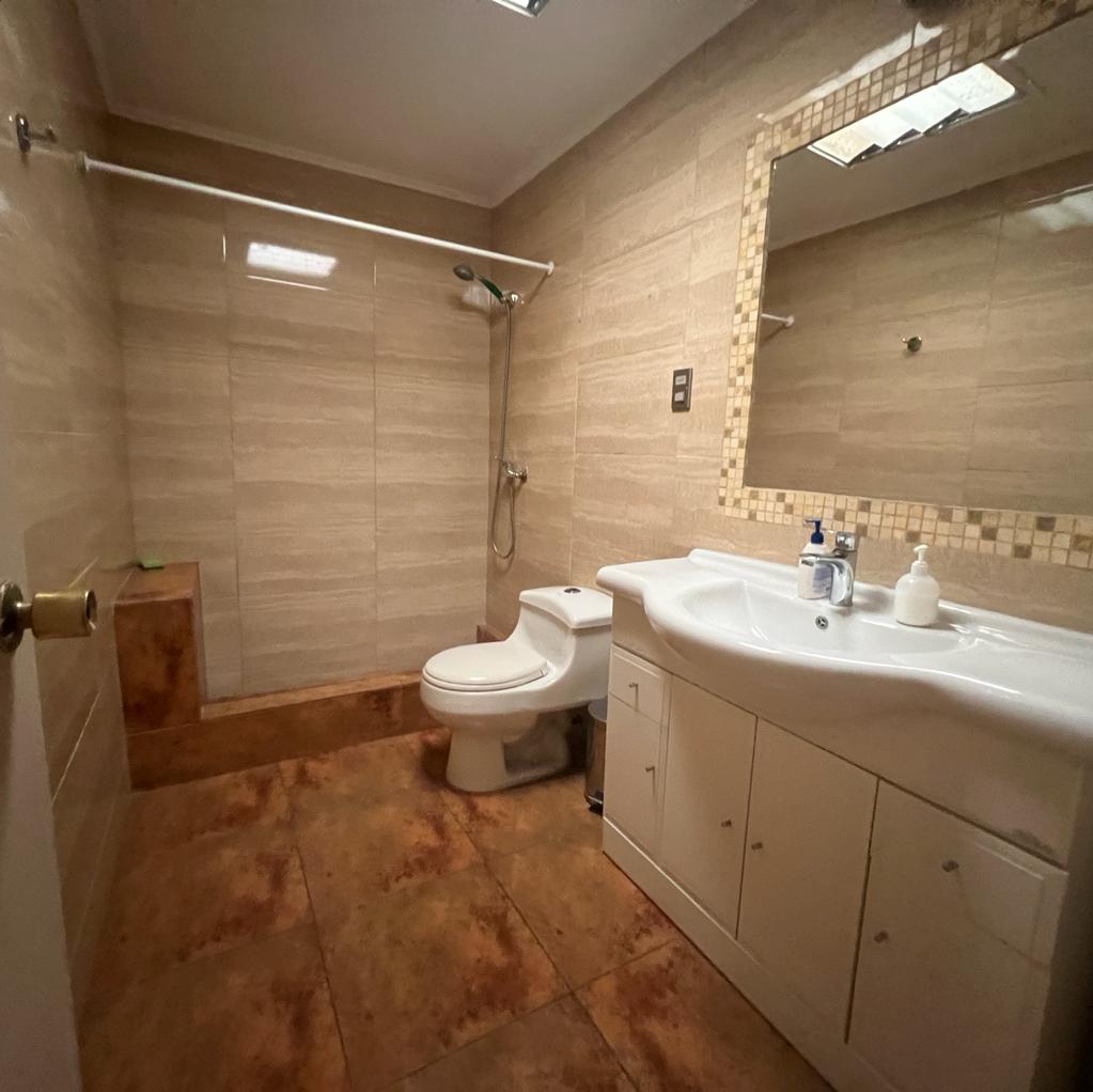 AMPLIA CASA - CALLE VAN BUREN.-