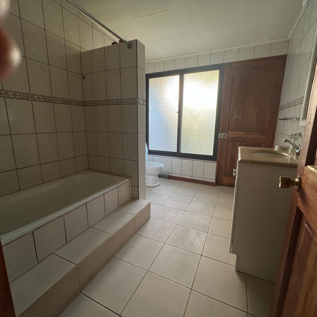 AMPLIA CASA - CALLE VAN BUREN.-