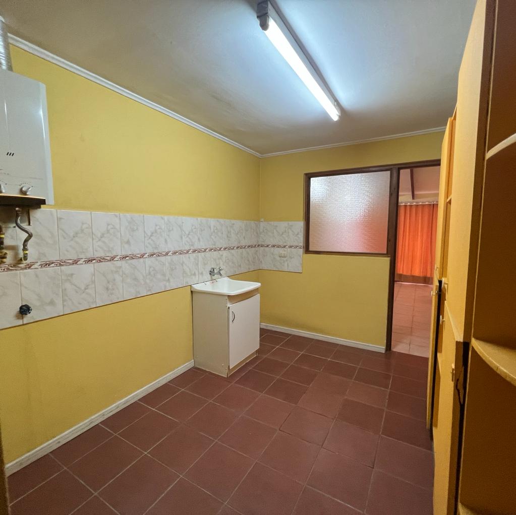 AMPLIA CASA - CALLE VAN BUREN.-