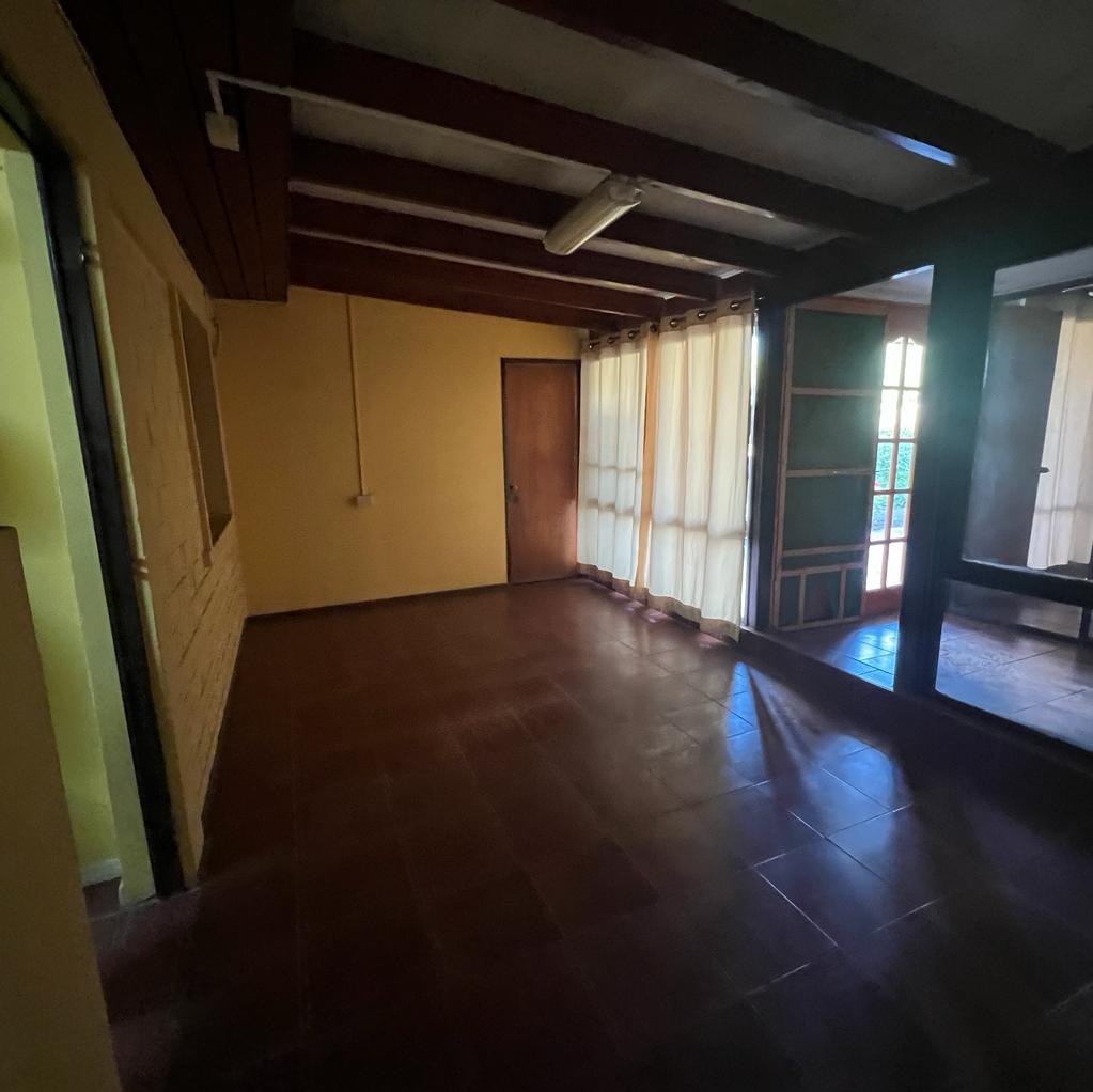 AMPLIA CASA - CALLE VAN BUREN.-