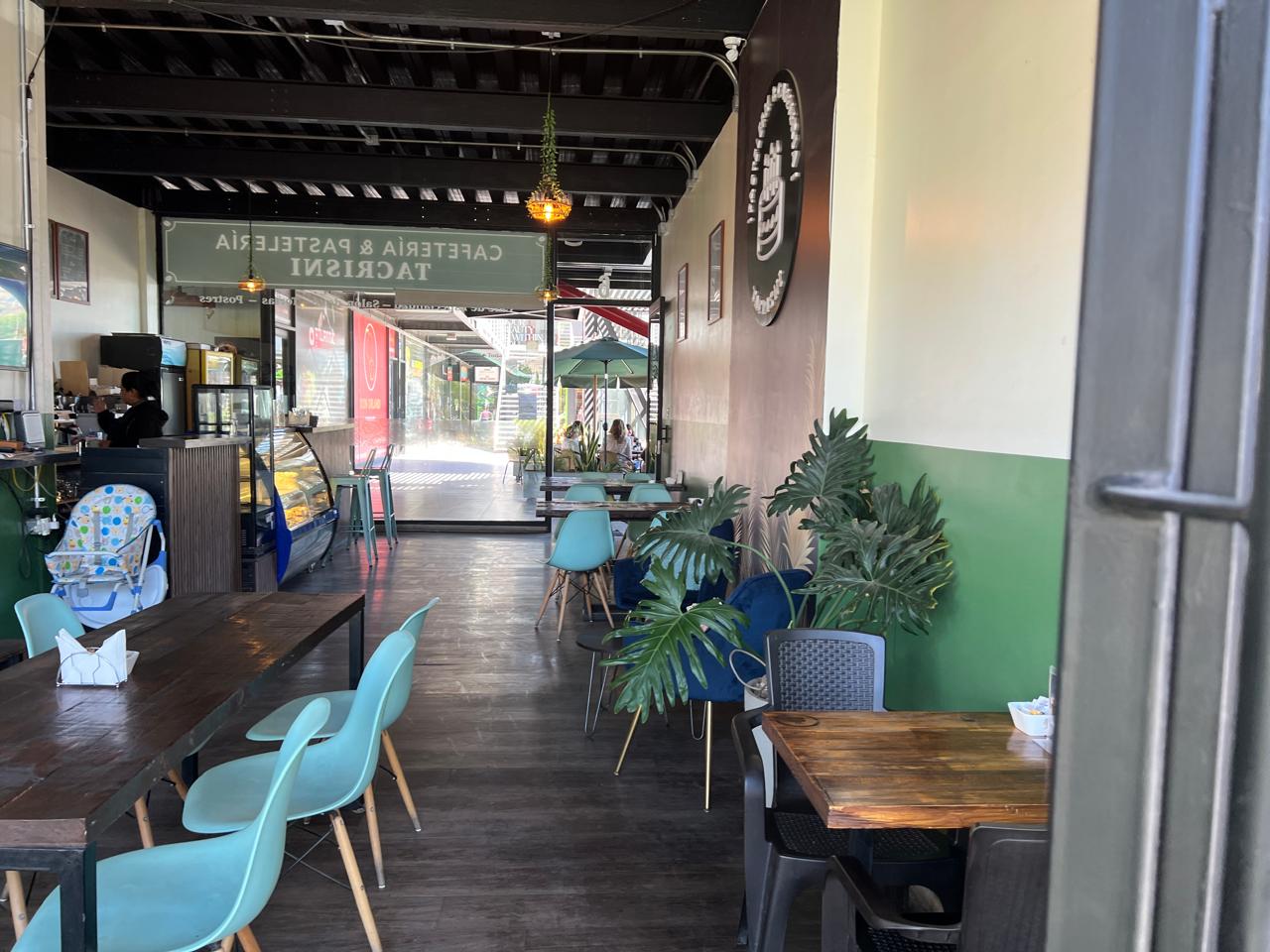 ESPECTACULAR LOCAL COMERCIAL PORTAL LA CHIMBA