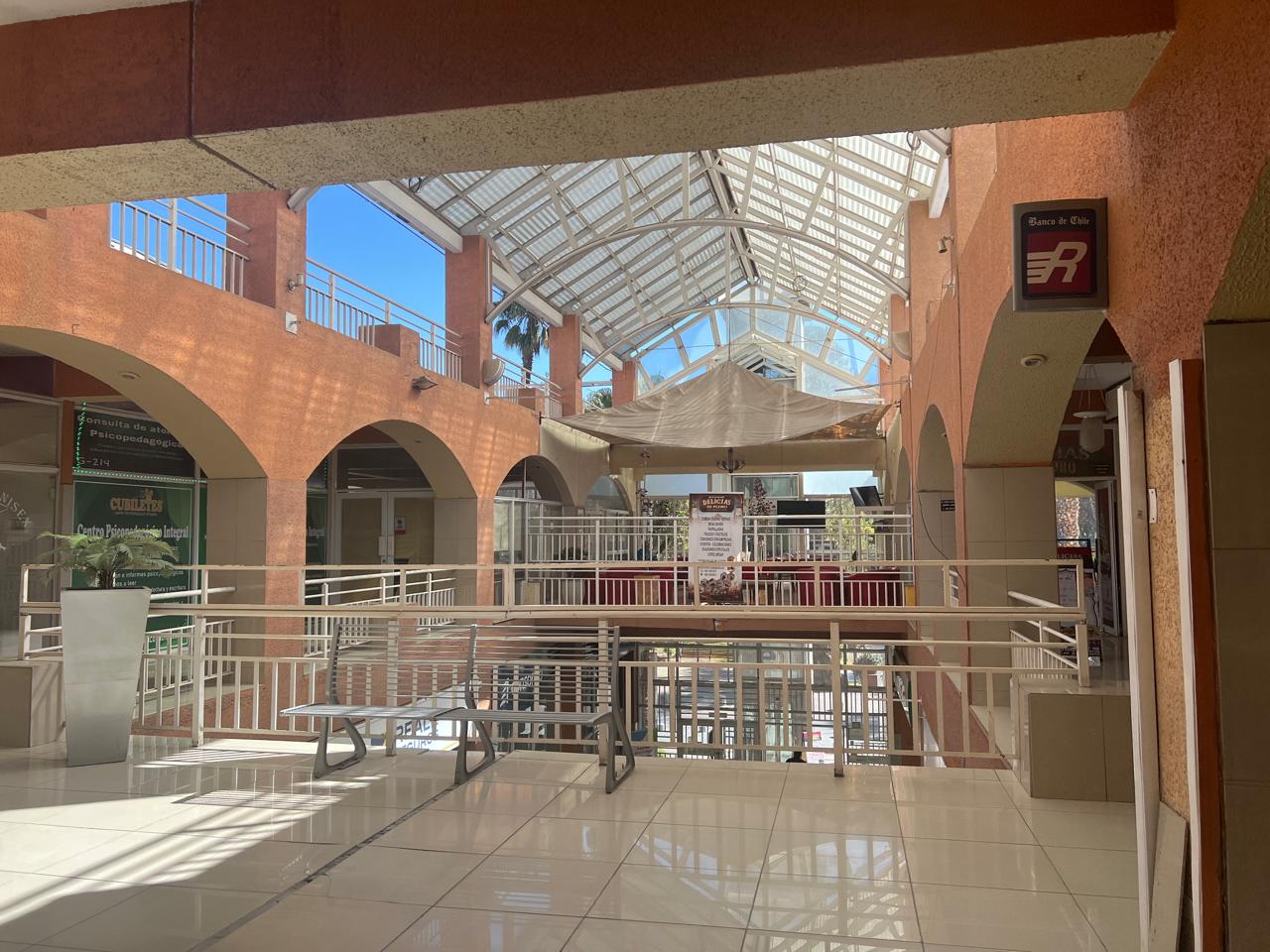 PELUQUERIA-PLAZA REAL - A PUERTAS CERRADAS.-